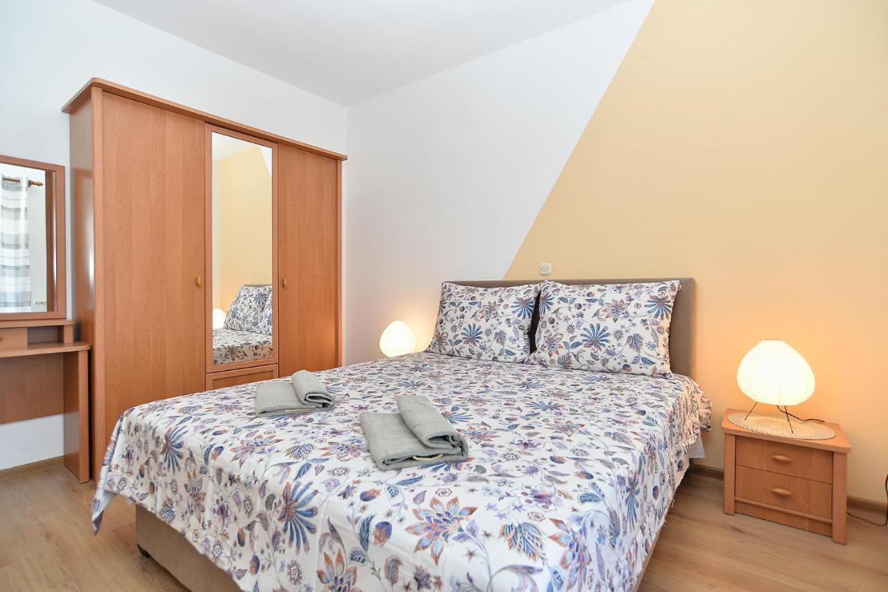 Apartments Milka 2074 Porec Ngoại thất bức ảnh