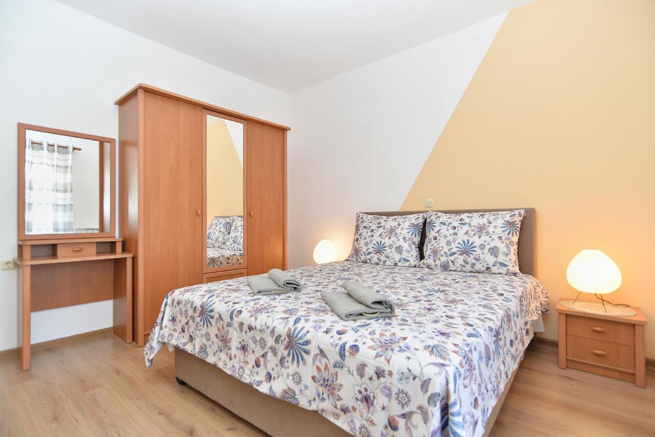 Apartments Milka 2074 Porec Ngoại thất bức ảnh