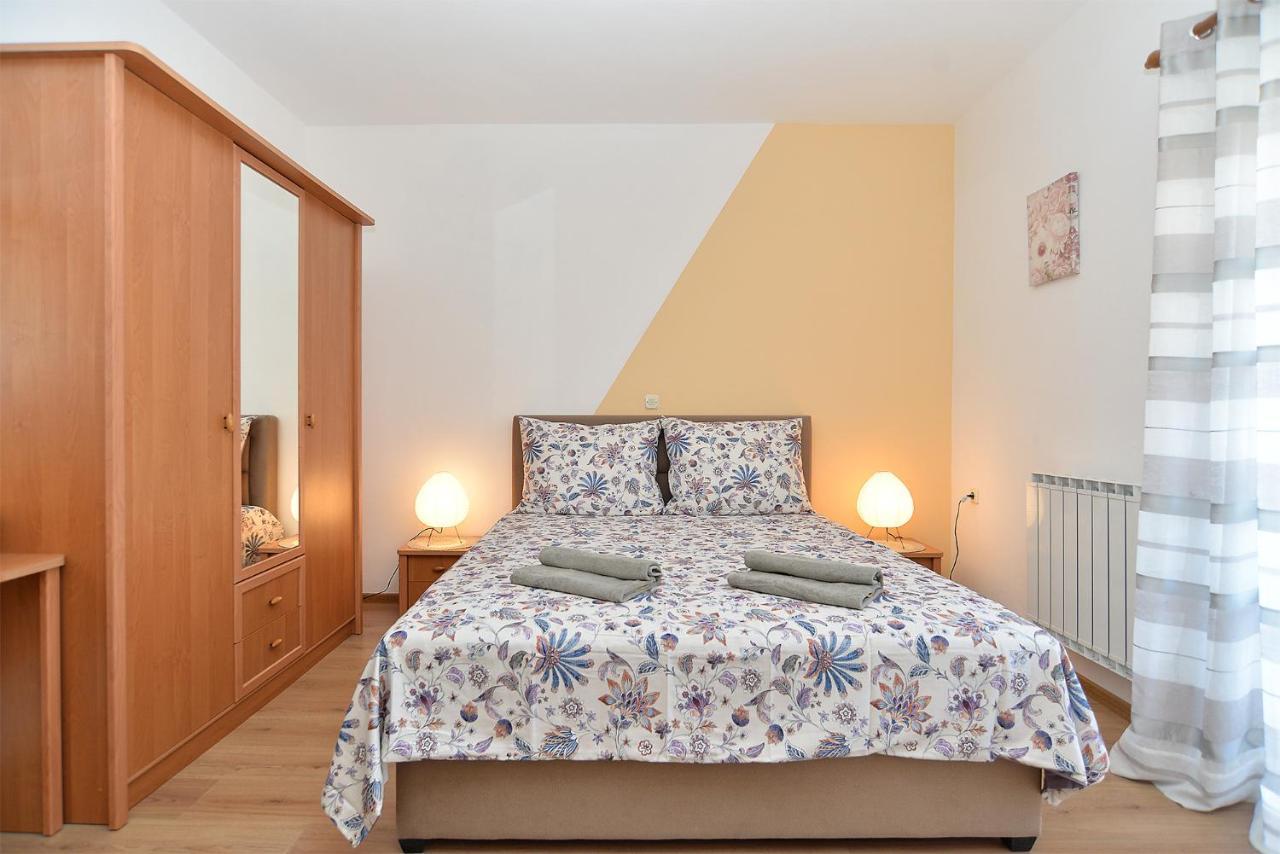Apartments Milka 2074 Porec Ngoại thất bức ảnh